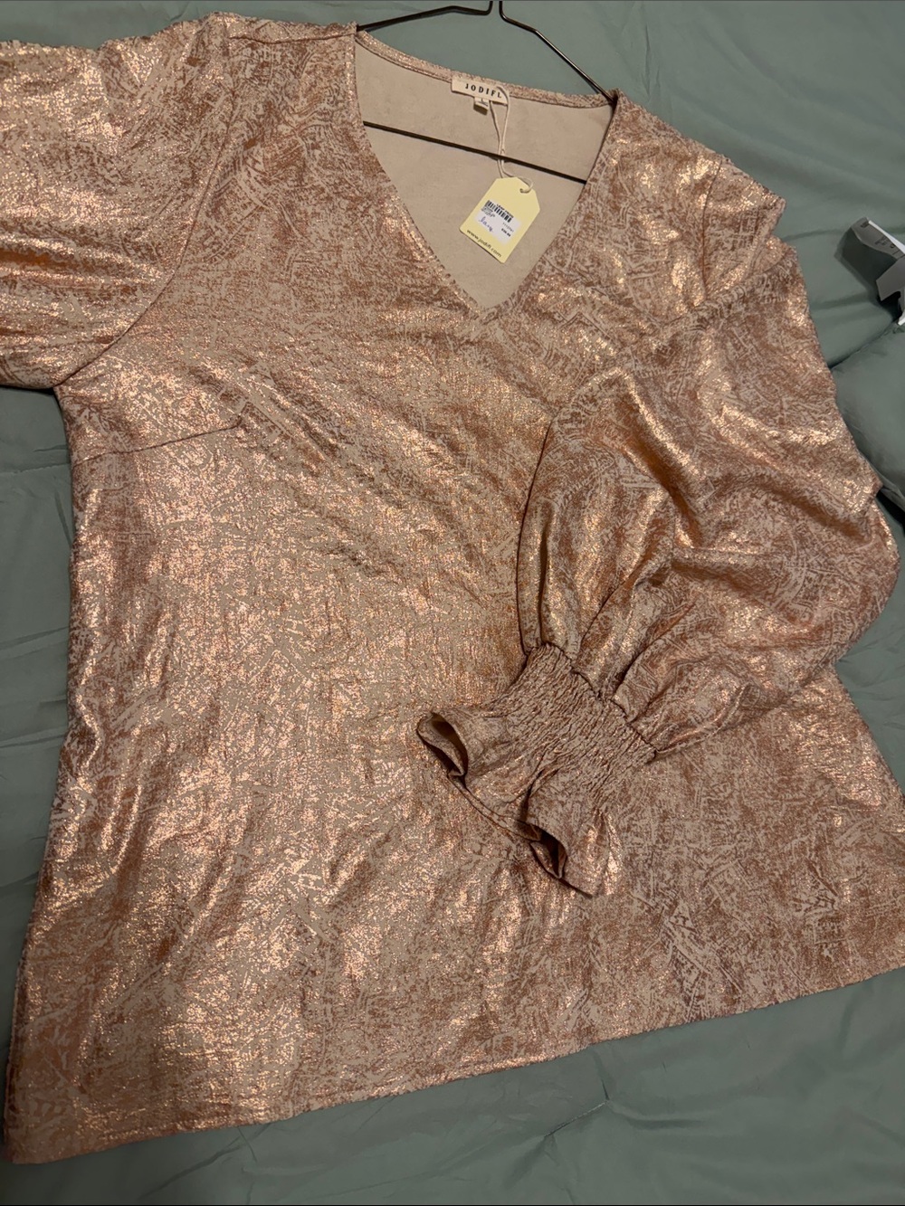 JODIFL Metallic Rose gold V-Neck Puff Sleeve Top